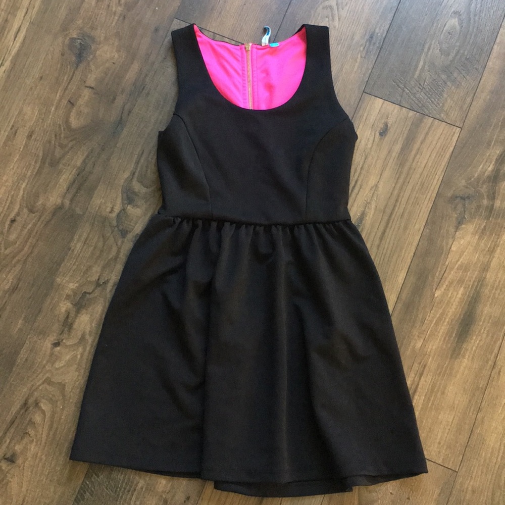 BLACK DRESS W/ HOT PINK ZIPPER